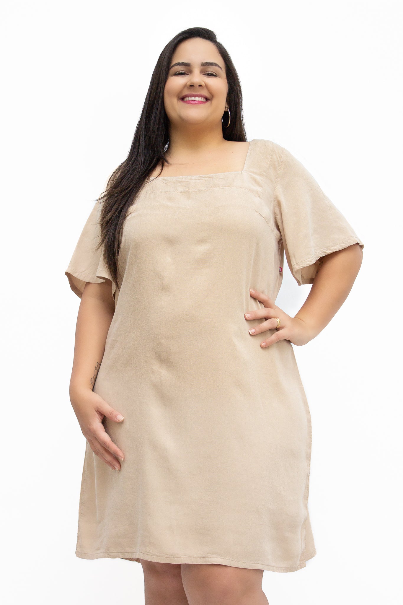 Vestido Plus Size Curto Mangas Sino