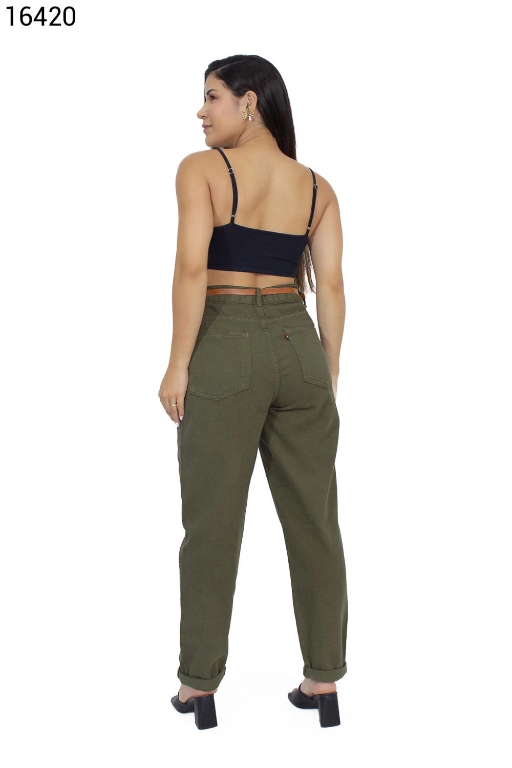 CALÇA FEMININA MOM SARJA BOLSOS CINTO DE COURO CAMBOS JEANS