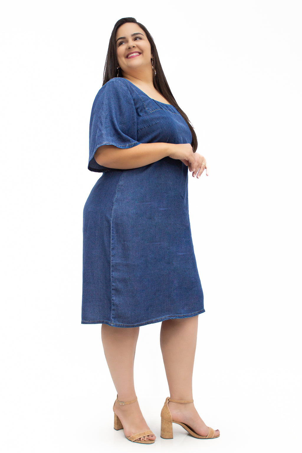 Vestido Jeans Plus Size Curto com Detalhe de Amarração