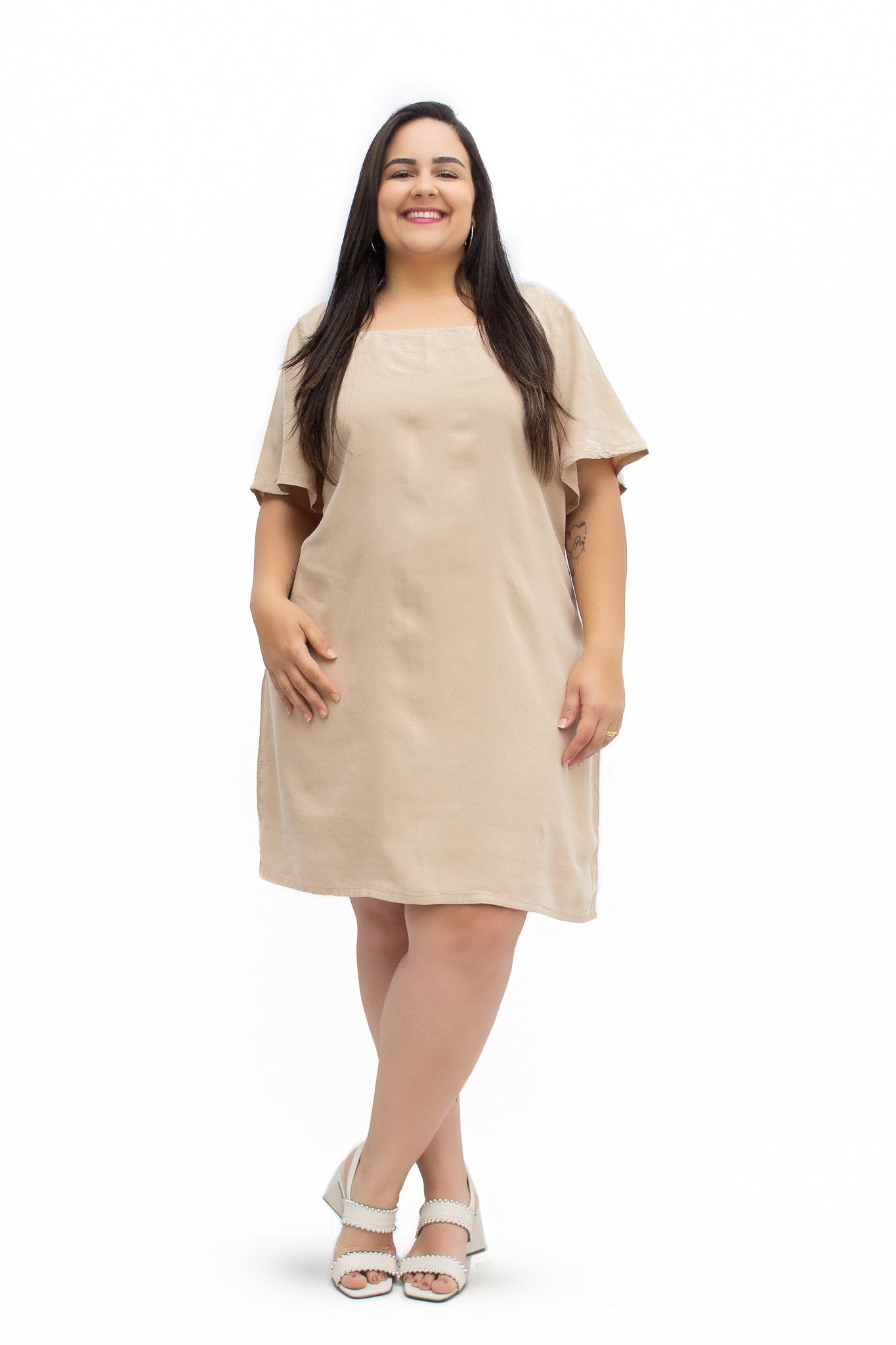 Vestido Plus Size Curto Mangas Sino